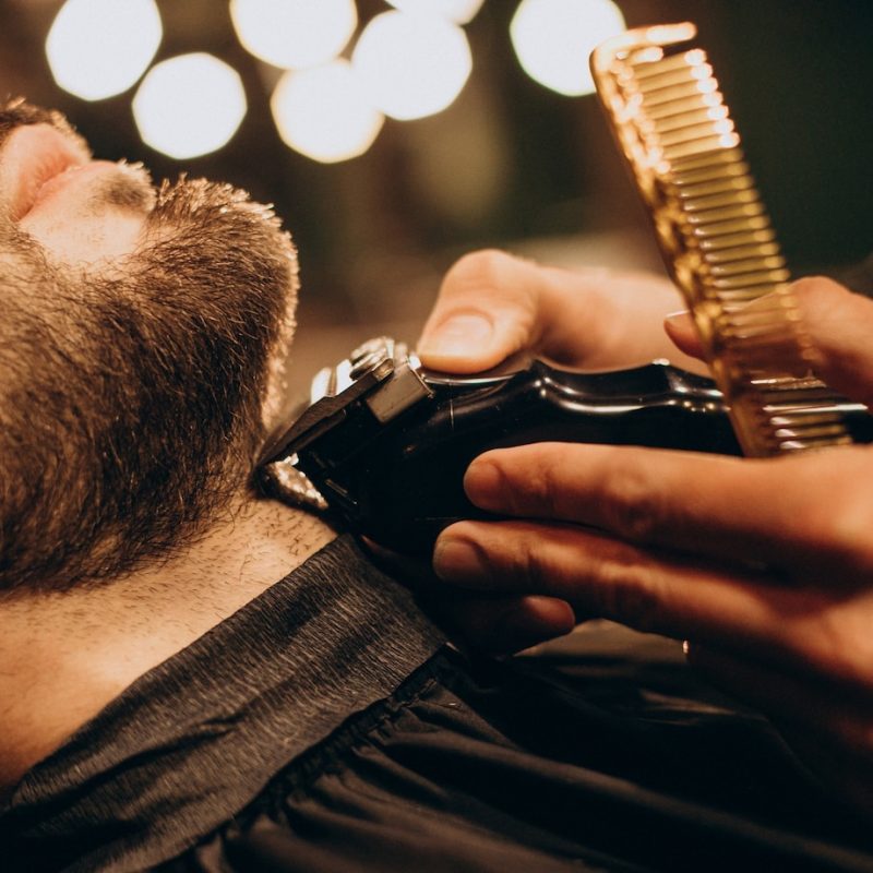 hombre-guapo-barberia-afeitado-barba_1303-26259 hombre-guapo-barberia-afeitado-barba_1303-26259